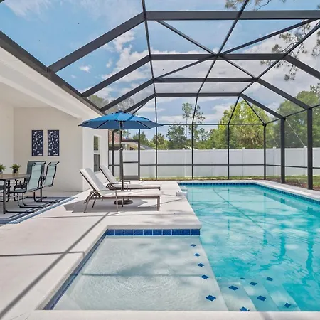 Whispering Palm Newly Renovated Cozy Fenced In Pool Home - Sleeps 8